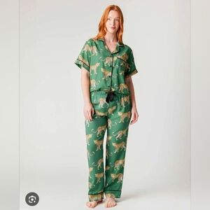 Katie Kime Green Cheetahs Print Pajama Pants Short Sleeve shirt Set, size S Soft